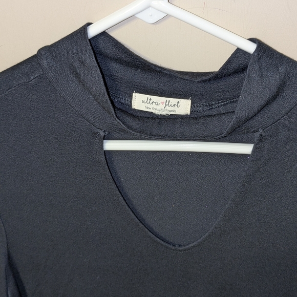 ultra flirt Women's Blouse Black - Picture 2 of 5